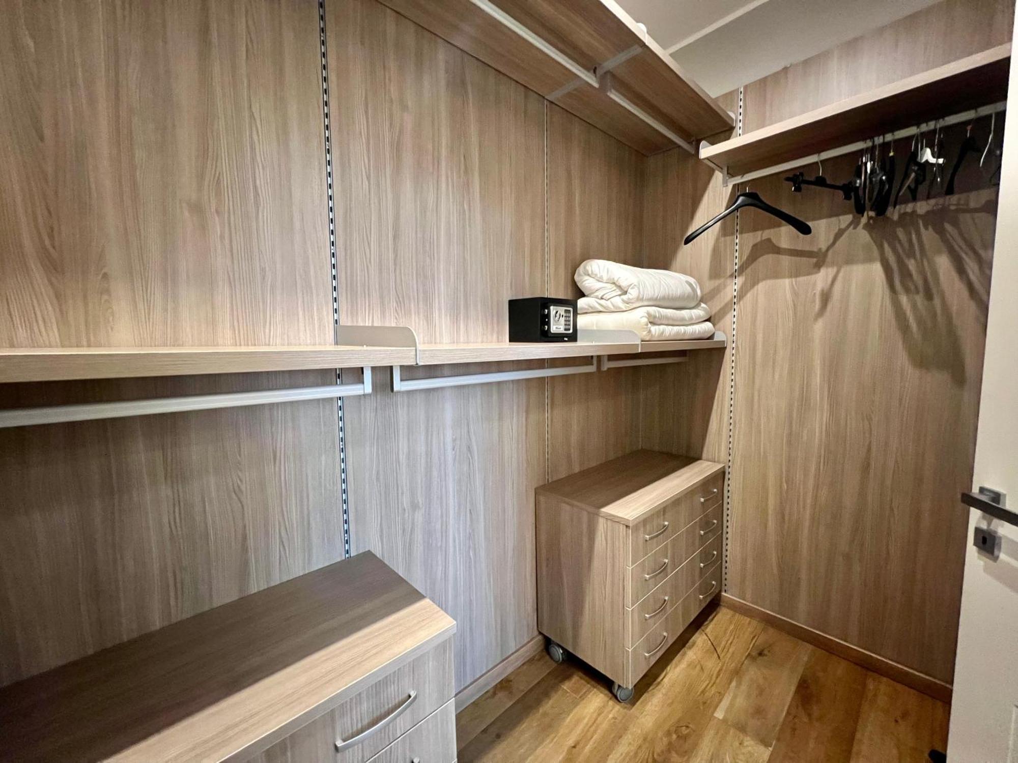 Appartement New Wonderful Bilo With Walk-in Closet From Moscova