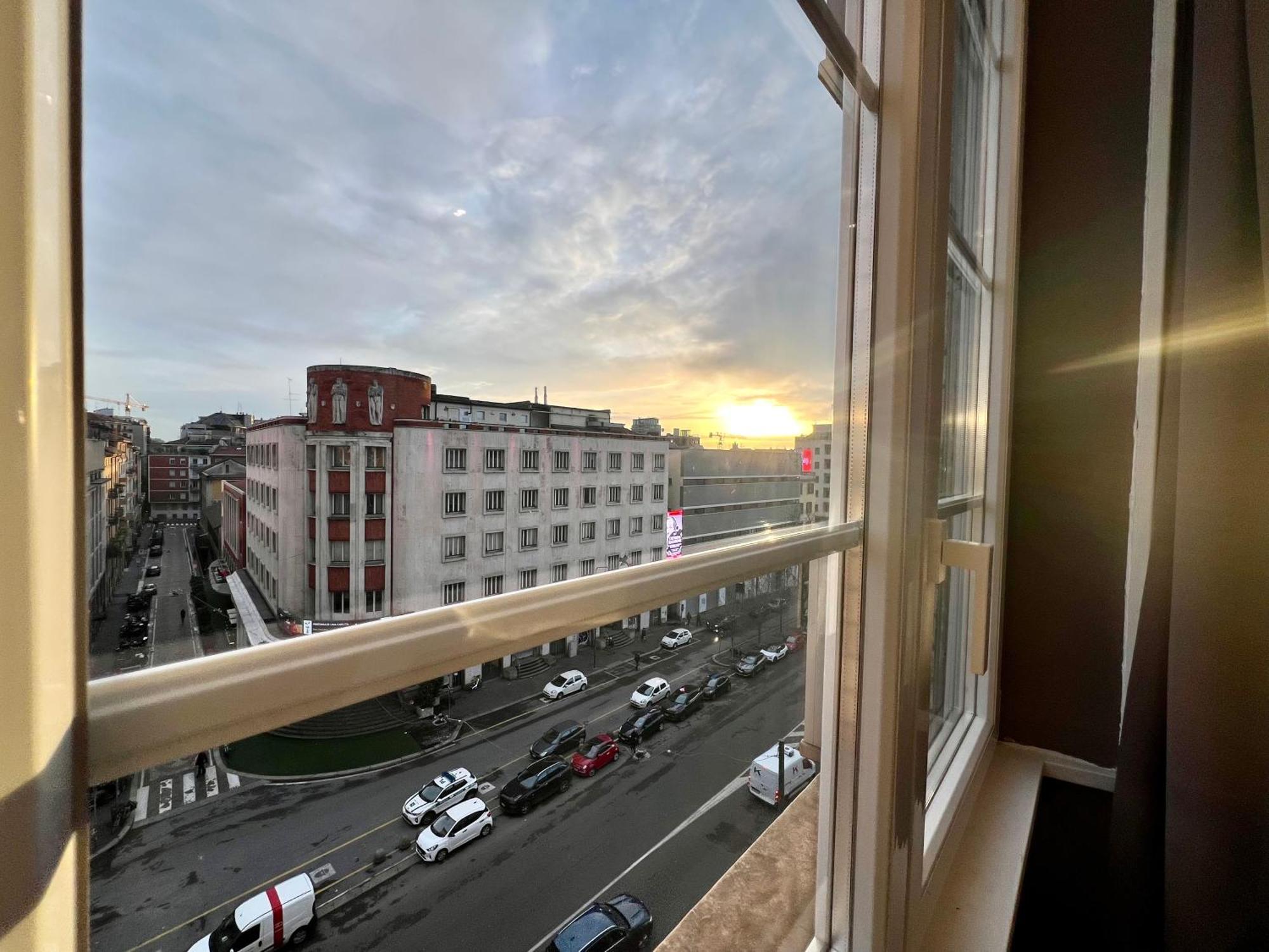 New Wonderful Bilo With Walk-in Closet From Moscova Appartement Milan
